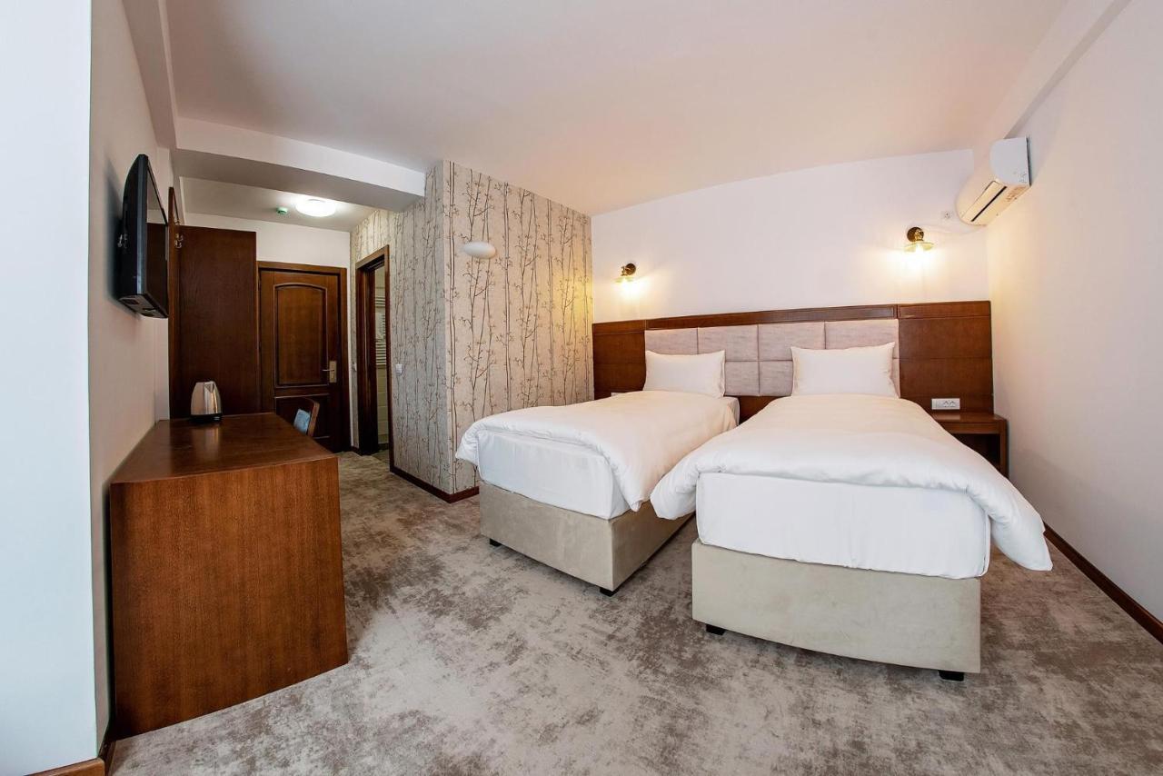 Hotel Buchenland Gura Humorului Buitenkant foto