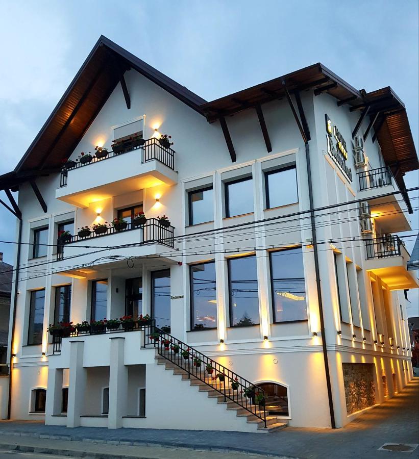 Hotel Buchenland Gura Humorului Buitenkant foto