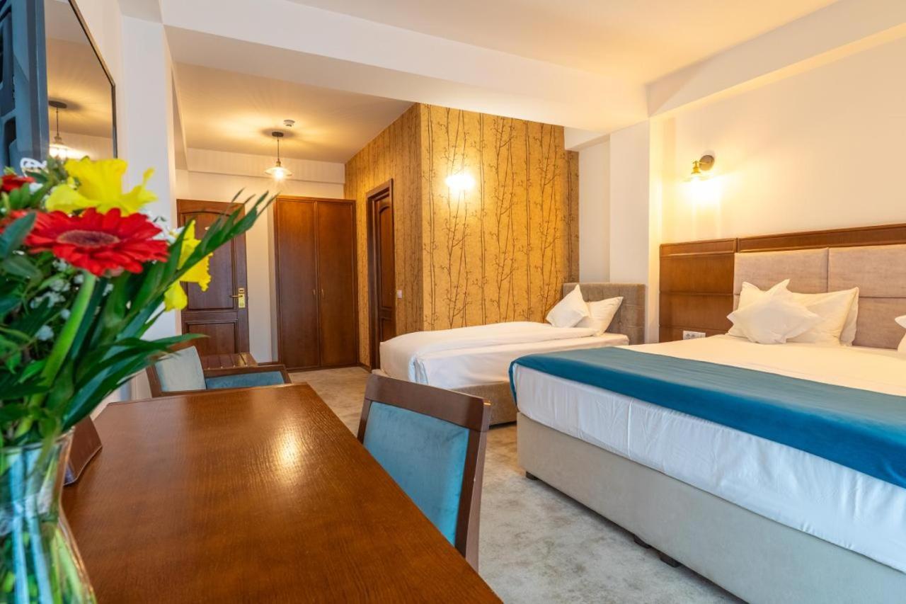 Hotel Buchenland Gura Humorului Buitenkant foto