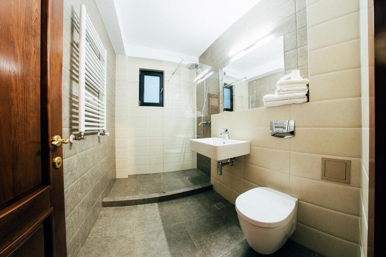 Hotel Buchenland Gura Humorului Buitenkant foto
